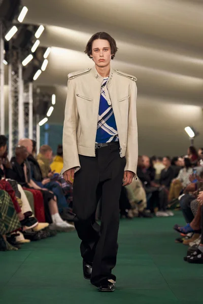 Look 30